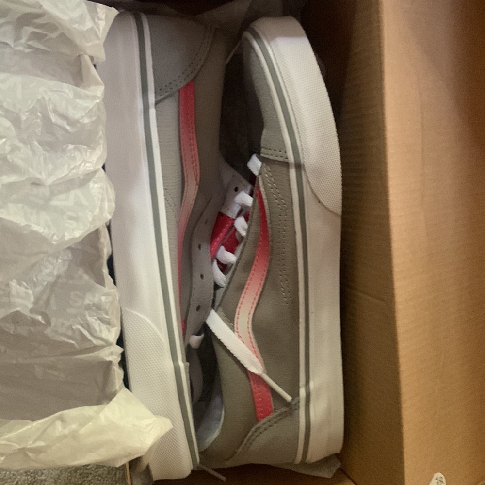 Junior Vans Old Skool Shoes - Picture 2 of 4